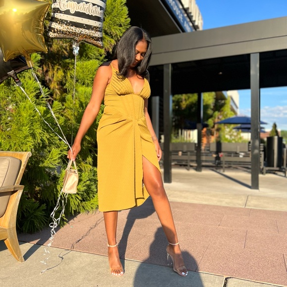 Olive Textured Corset Pleated Midi Dress - Picture 4 of 5